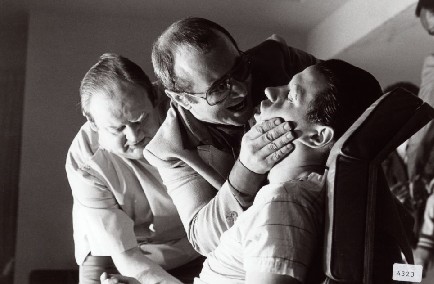 Bob Hoskins as rock&roll manager